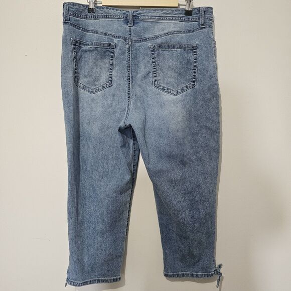 Bandolino - Jeans Capri Denim Embroidered - Plus Size 16 - Blue - Cotton Blend - Picture 2 of 7